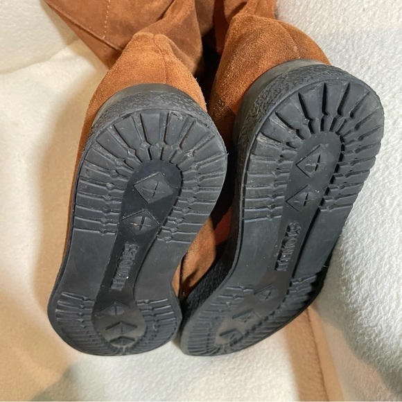 Elegant Tan Suede Winter Boots - Picture 11 of 11